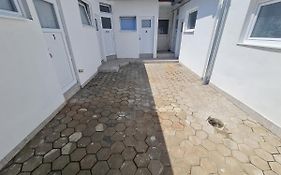 Budget Apartment Lelo Center1